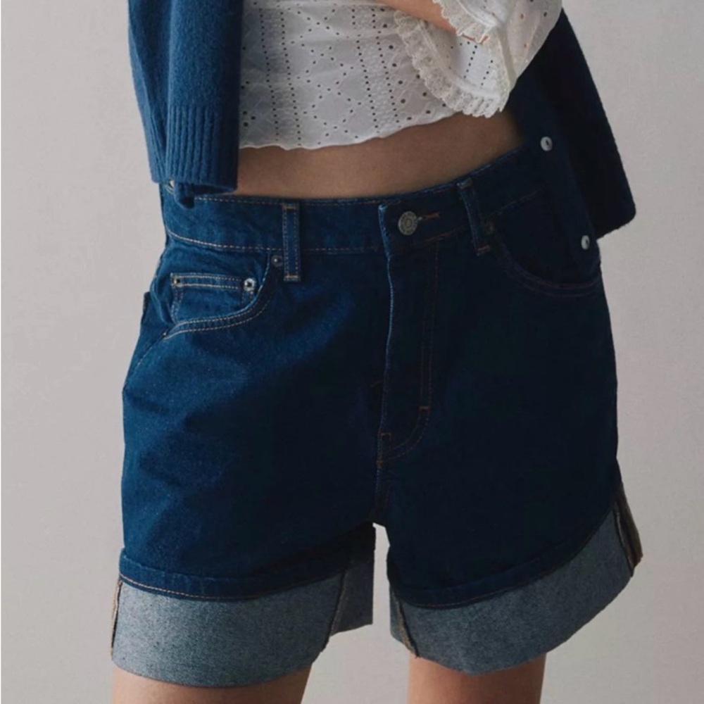 BDG Indie Mid-Rise Cuffed Denim
Short Size 25 $49